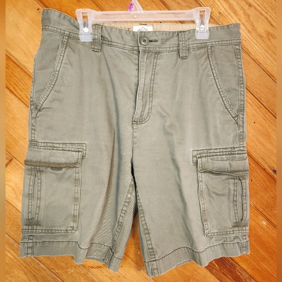 St. John's Bay size 34 green cargo shorts - Picture 1 of 11